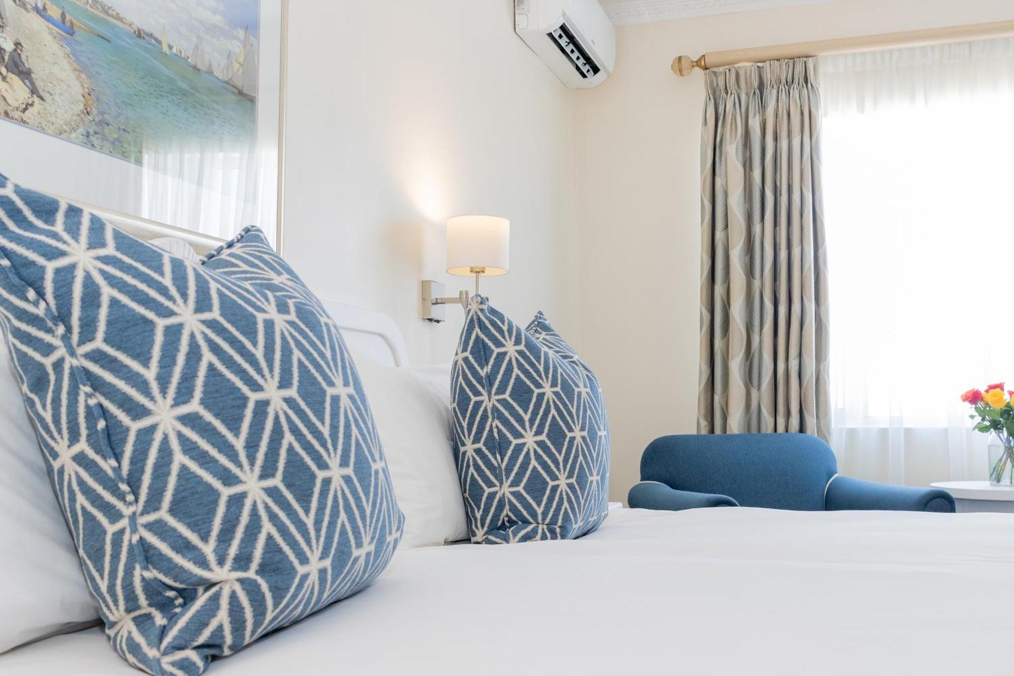Twin Room Partial Sea View